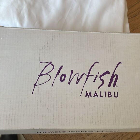 BLOWFISH MALIBU GREY DISTRESSED NO SHOELACE SNEAKERS.   NEW. - Picture 8 of 8